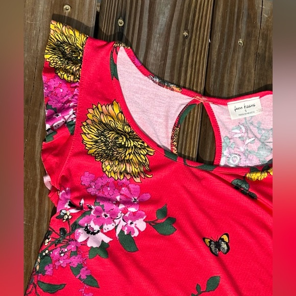 Free Kisses Tops - Free Kisses BLOUSE Women S Vermillion Floral Stretch Ruffle Sleeve Peekaboo Back